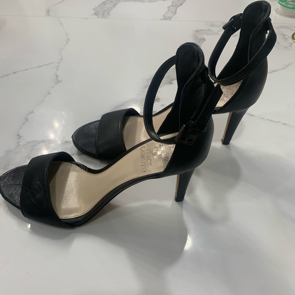 Vince Camuto Court Leather Stilettos Size 7.‎